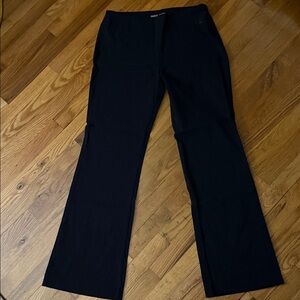 Guess Women's  Black Dress Pants 
Side zipper 
Size 34 
Excellent condition